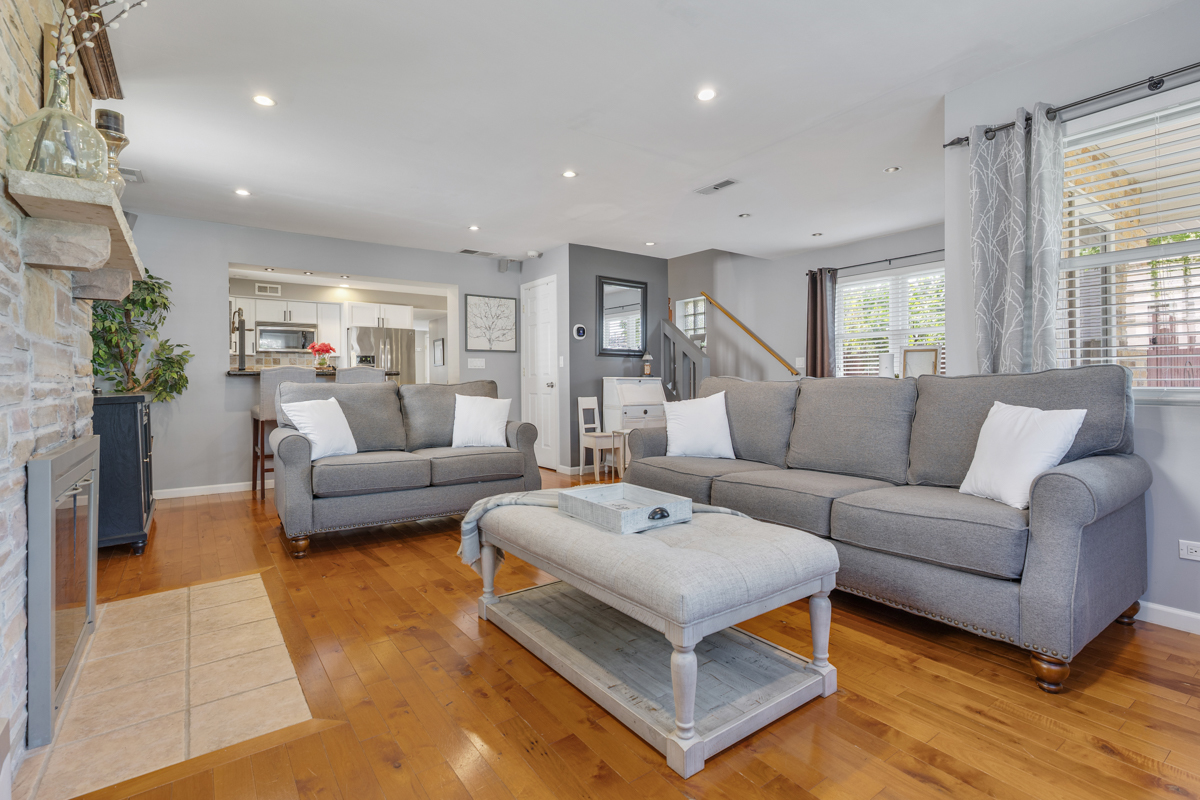 333 S WALNUT Street