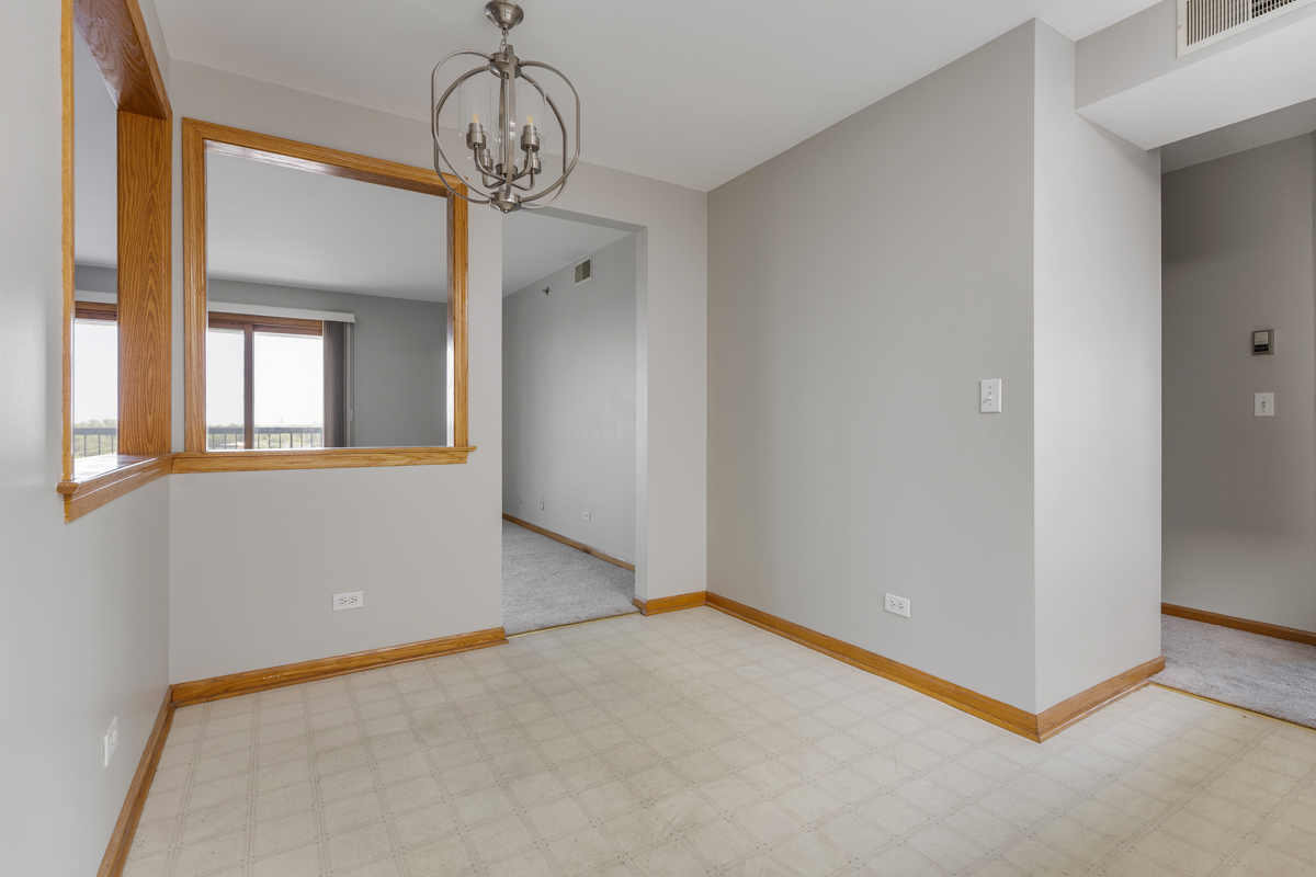 7120 N Milwaukee Avenue Unit: 702