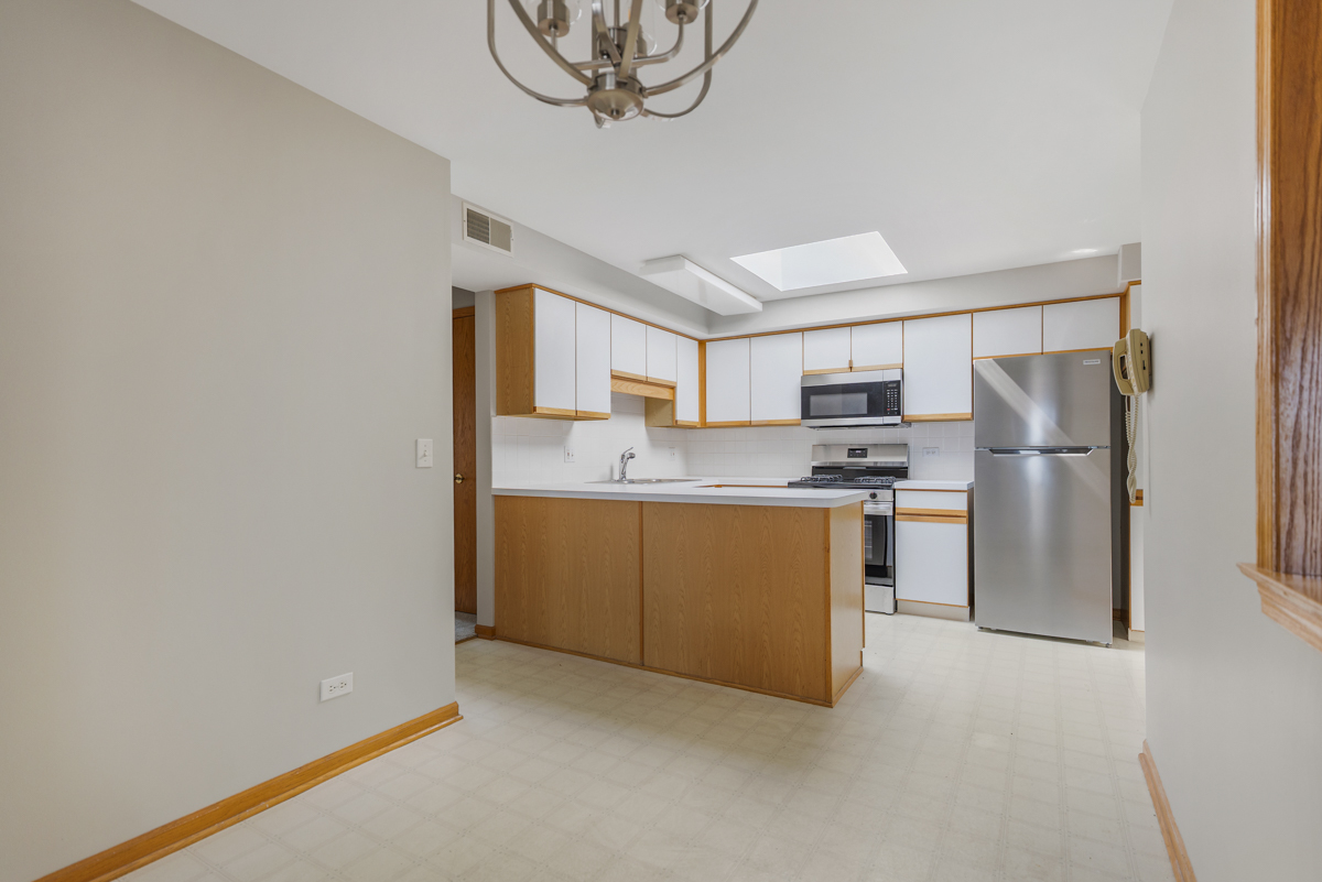 7120 N Milwaukee Avenue Unit: 702