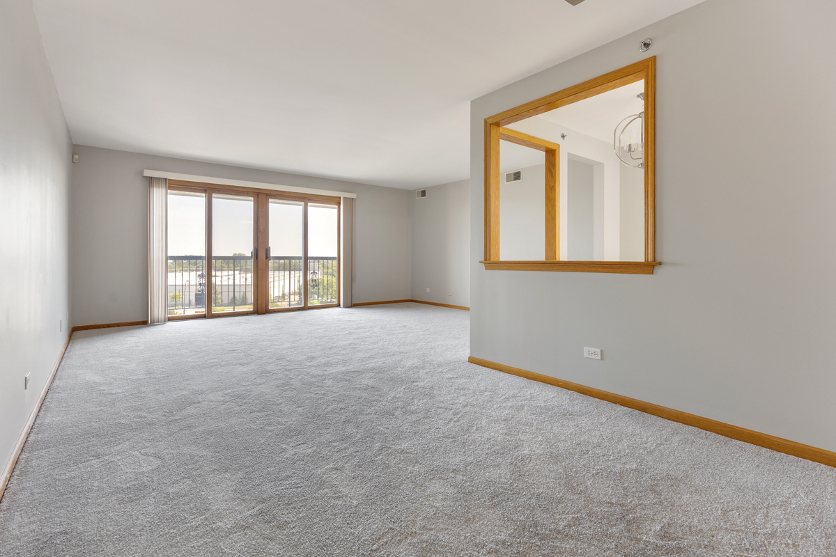 7120 N Milwaukee Avenue Unit: 702