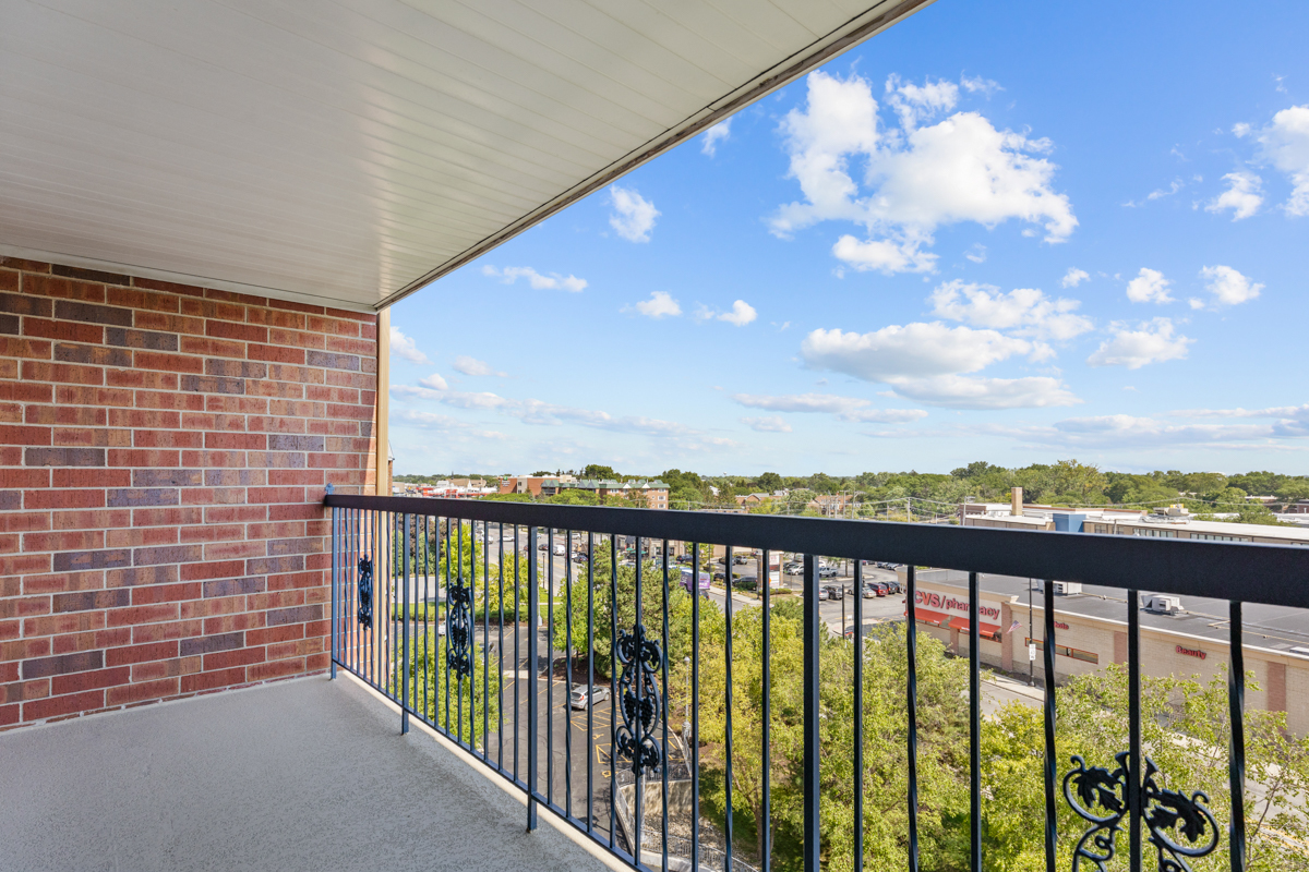 7120 N Milwaukee Avenue Unit: 702
