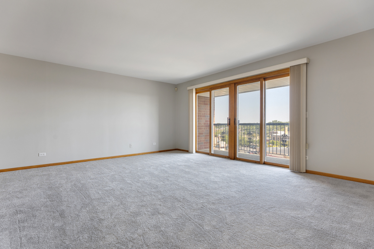 7120 N Milwaukee Avenue Unit: 702
