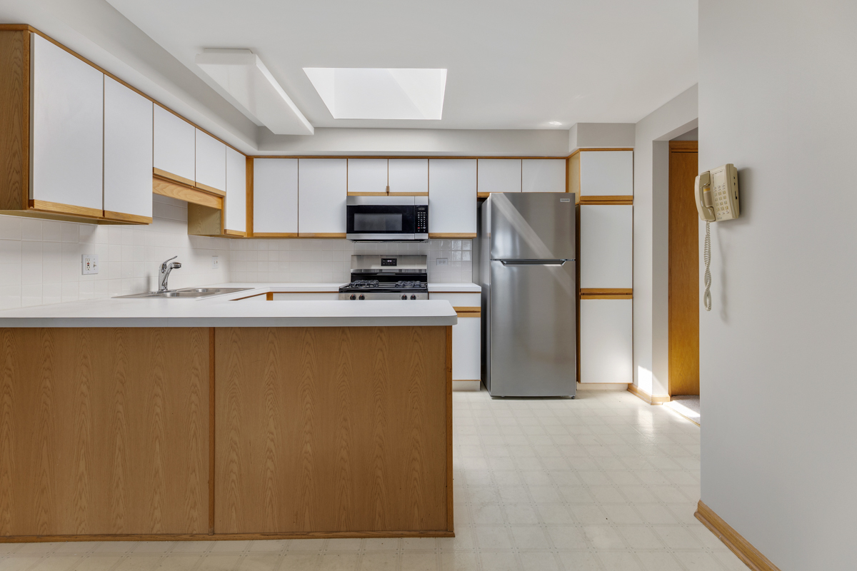 7120 N Milwaukee Avenue Unit: 702
