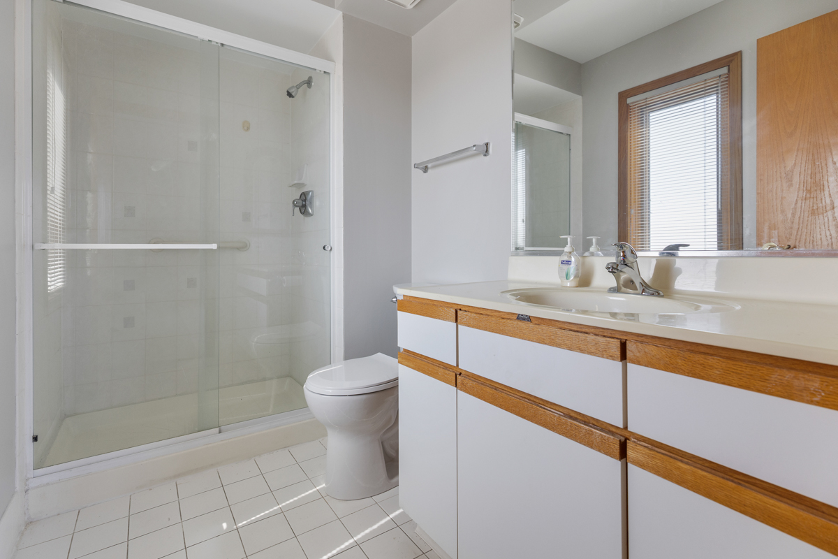 7120 N Milwaukee Avenue Unit: 702
