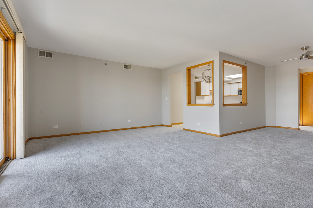 7120 N Milwaukee Avenue Unit: 702