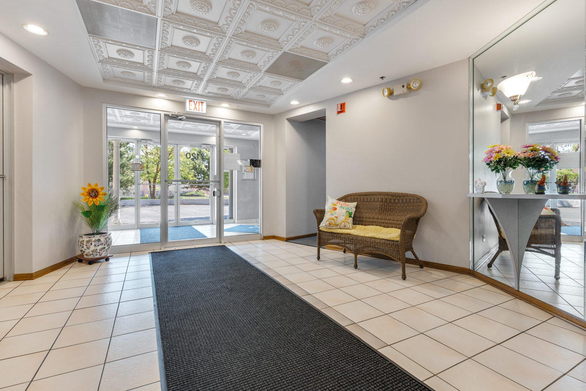7120 N Milwaukee Avenue Unit: 702