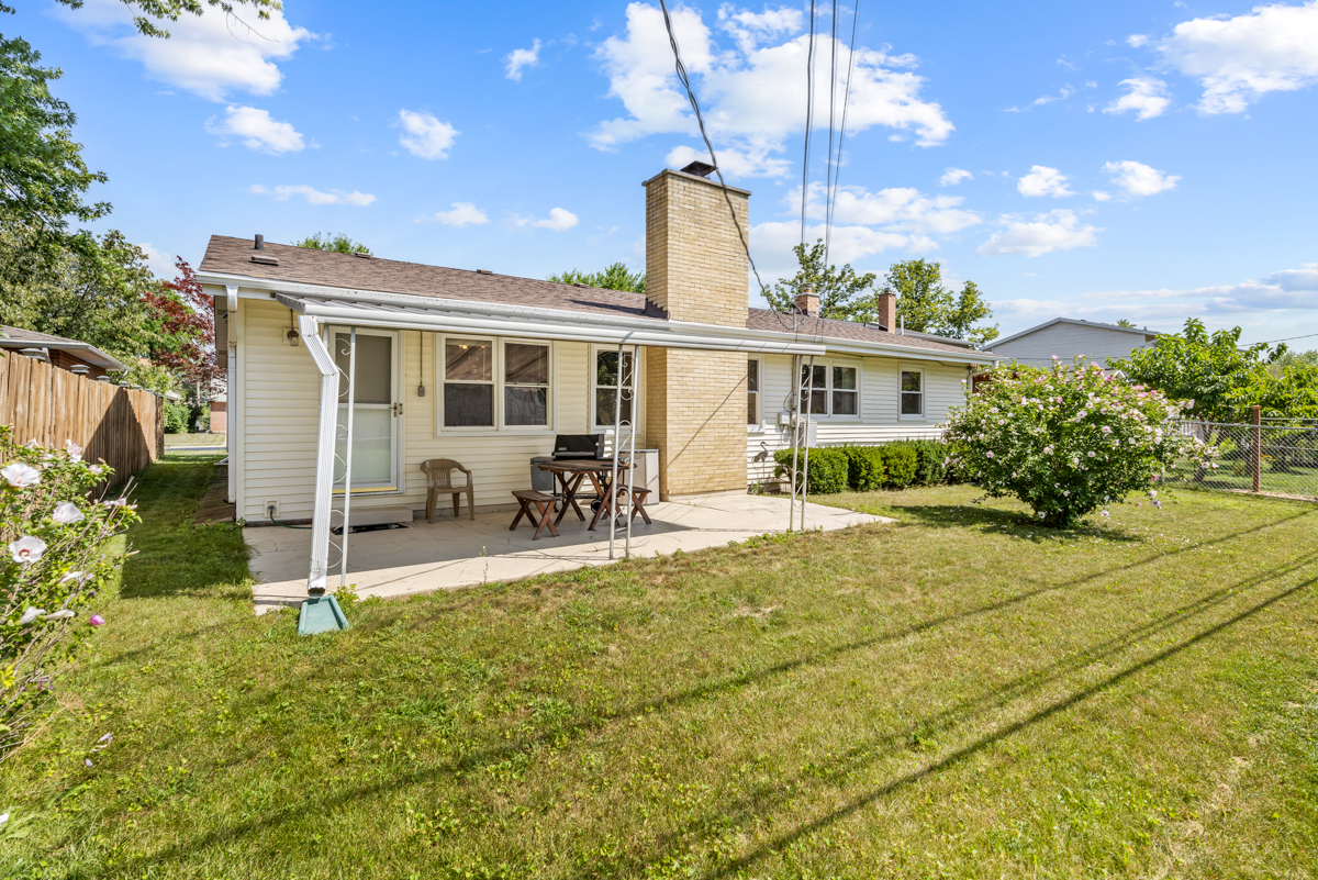 1721 W Catalpa Lane