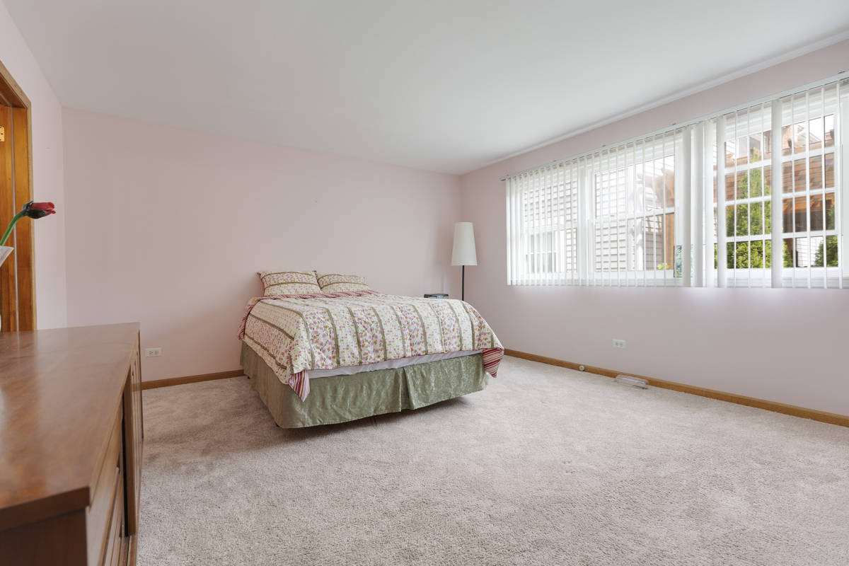 1721 W Catalpa Lane
