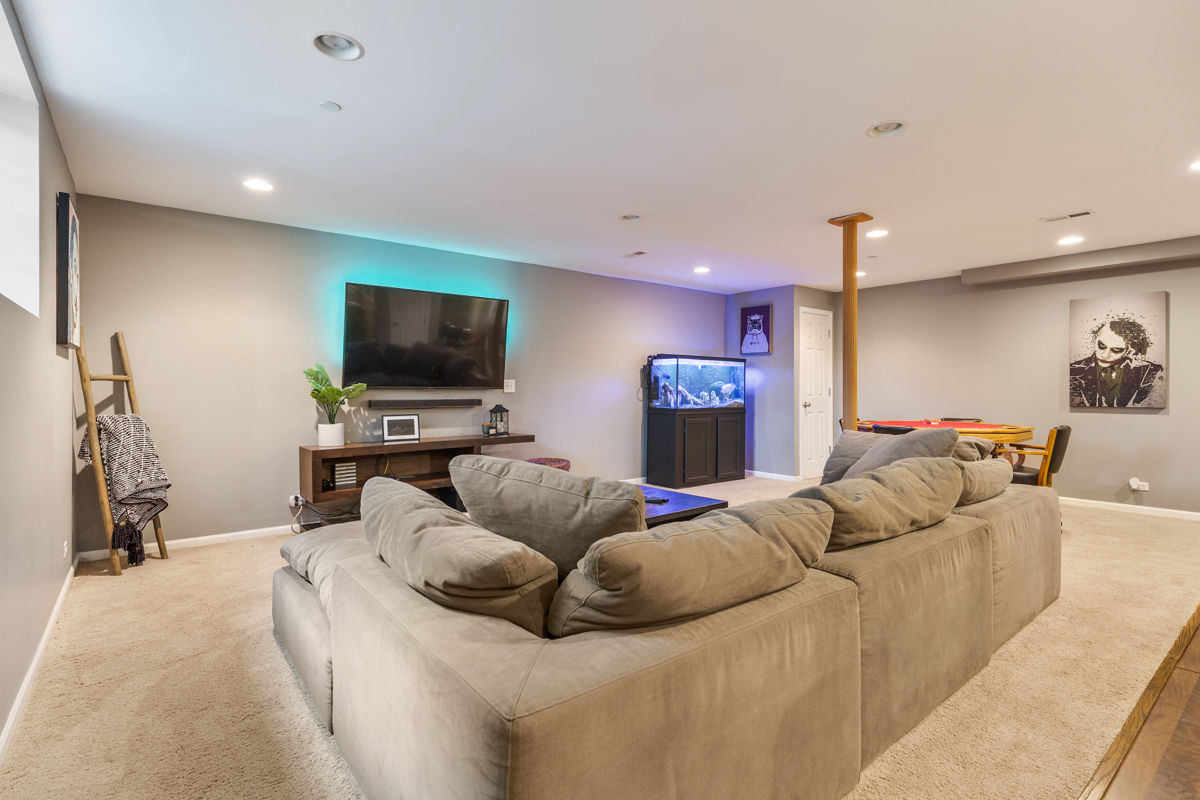 16 MORAINE Drive