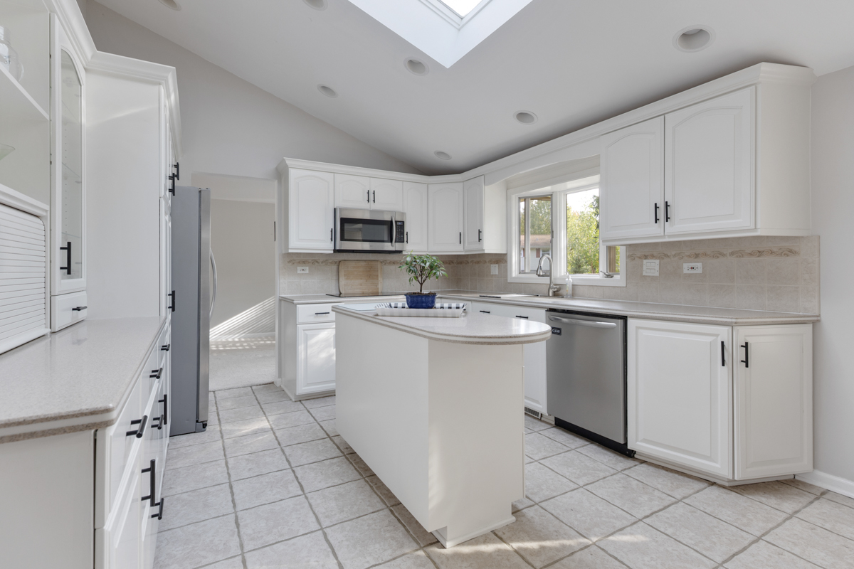 831 Pinehurst Lane