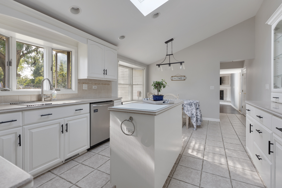 831 Pinehurst Lane
