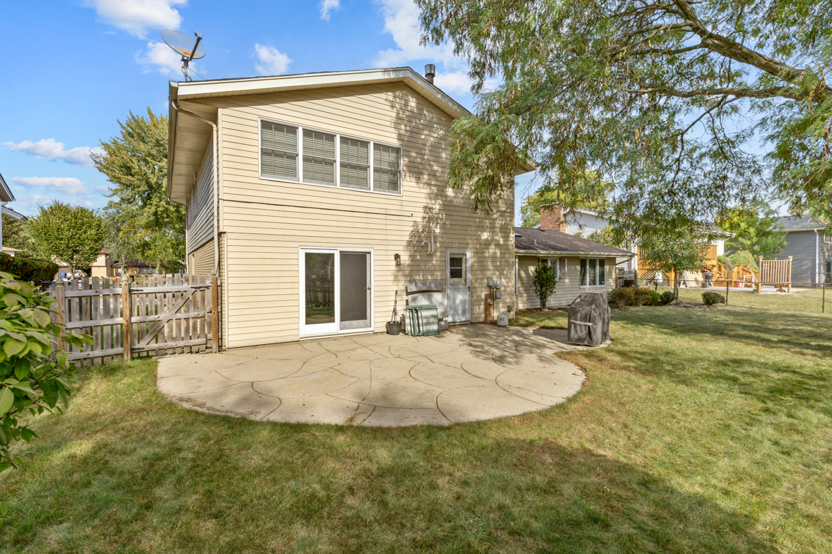 831 Pinehurst Lane