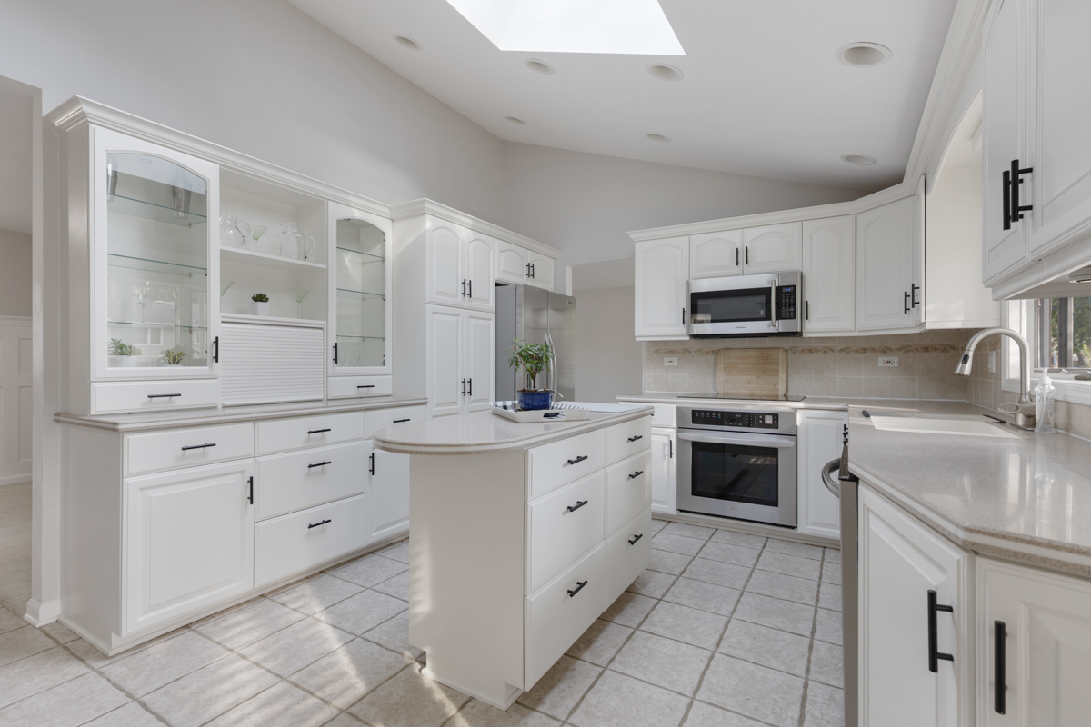 831 Pinehurst Lane