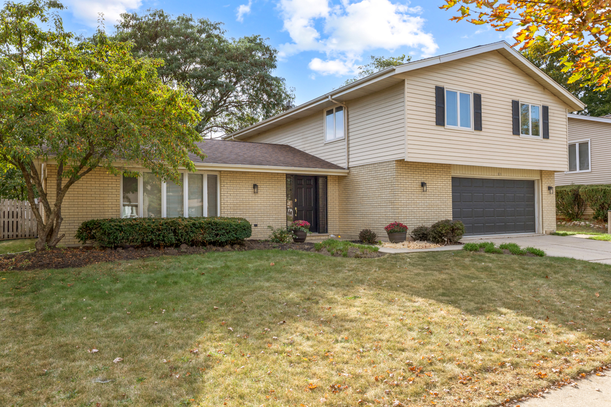 831 Pinehurst Lane