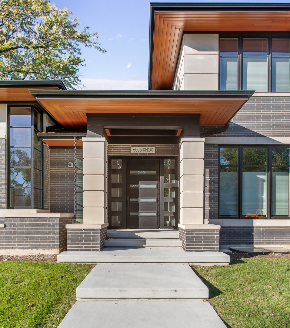 6505 N Knox Avenue