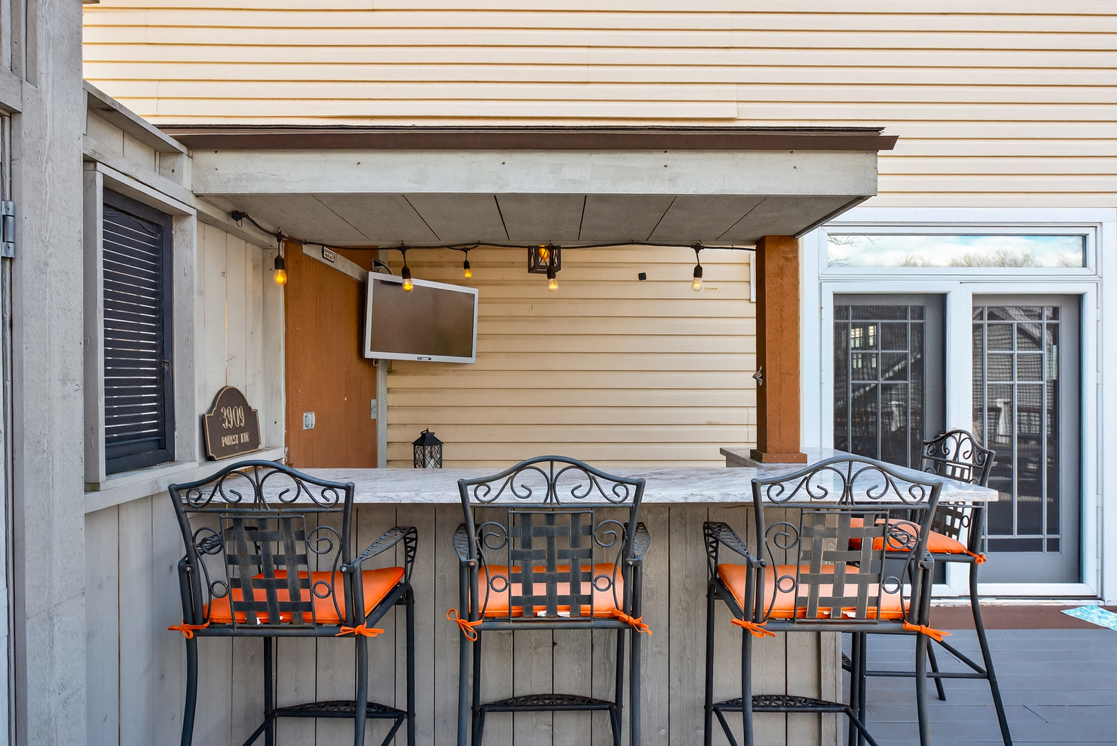 3909 Forest Avenue
