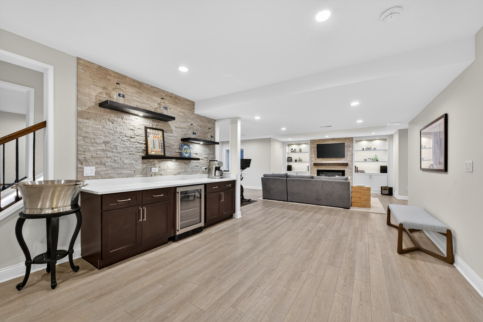 12 Wood Oaks Drive