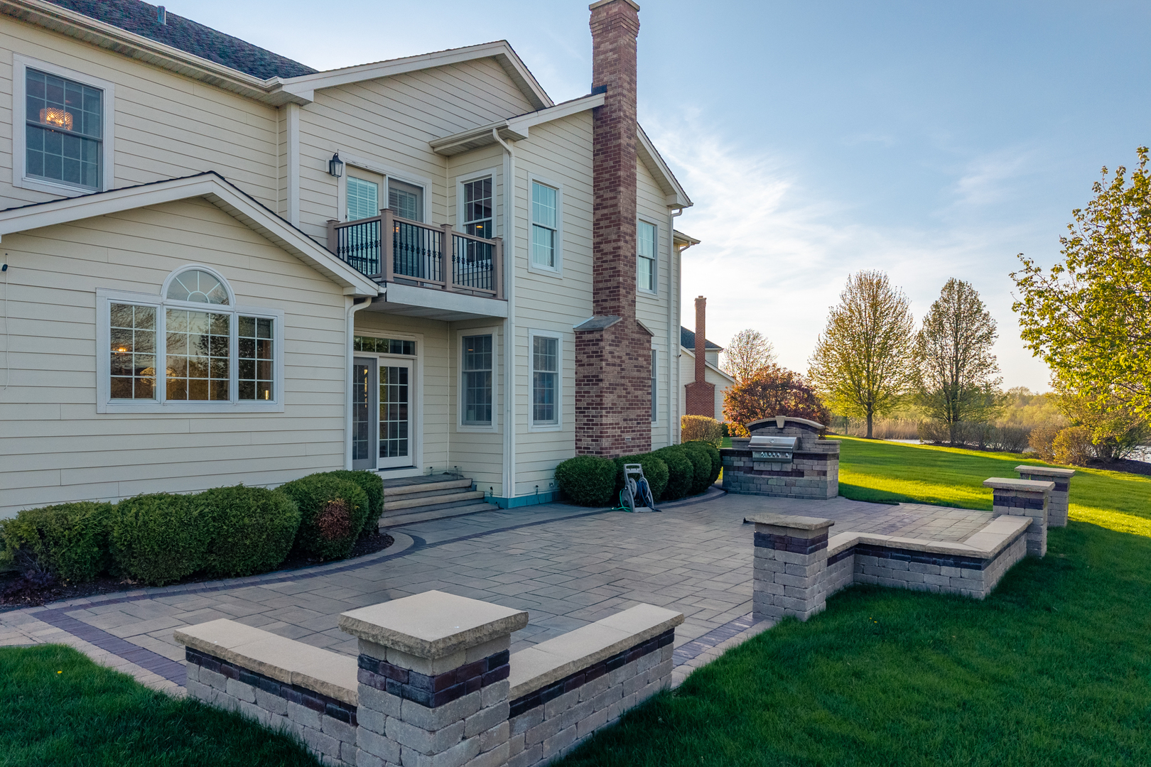 12 Wood Oaks Drive