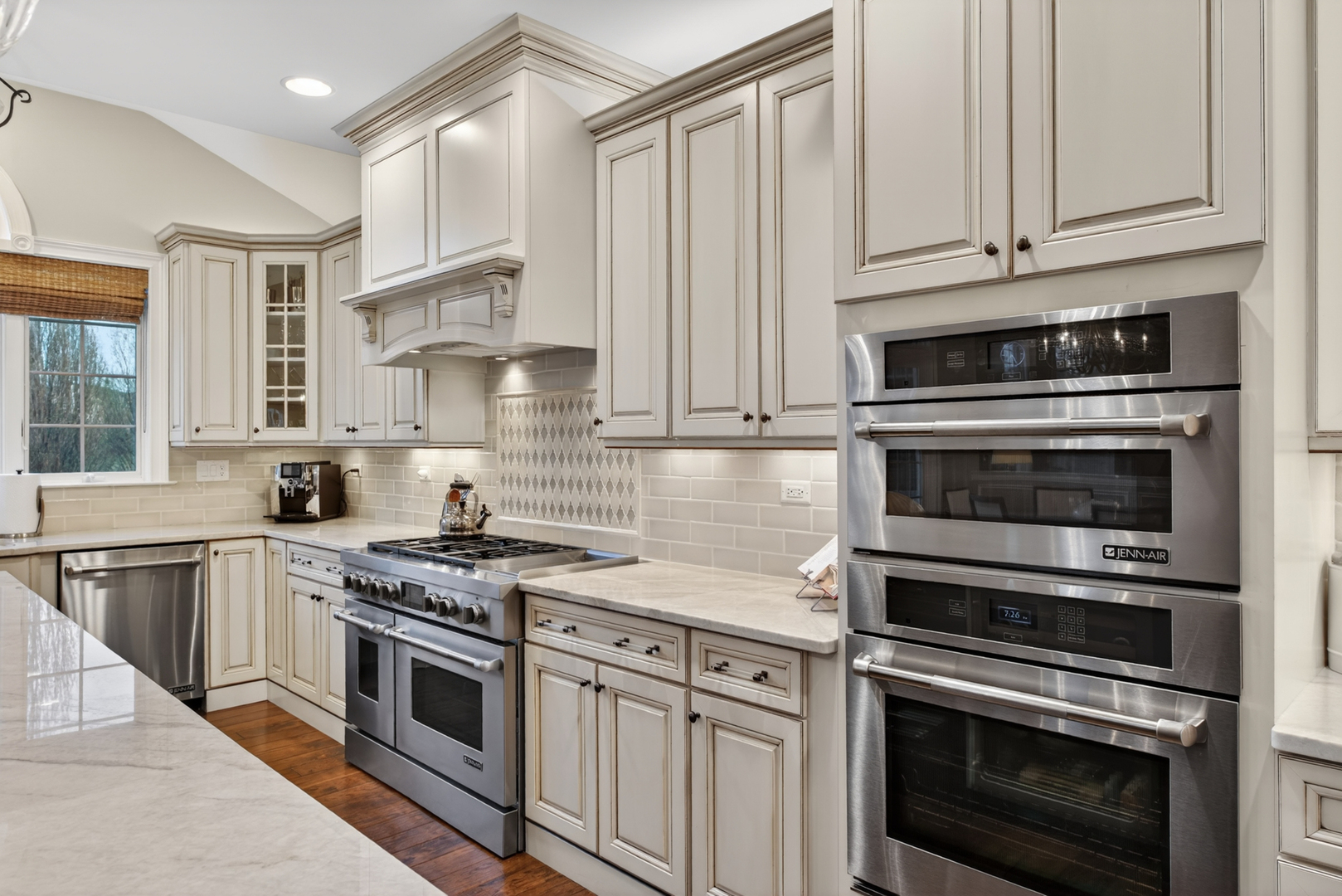 12 Wood Oaks Drive