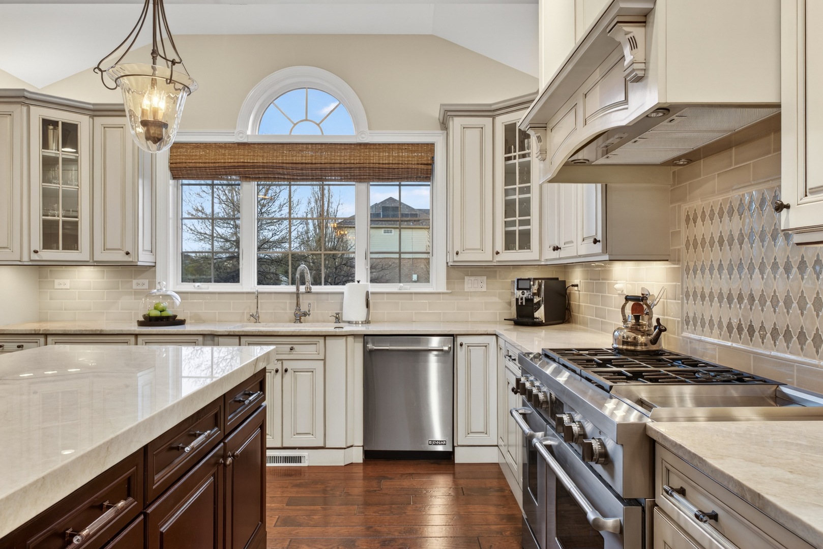 12 Wood Oaks Drive