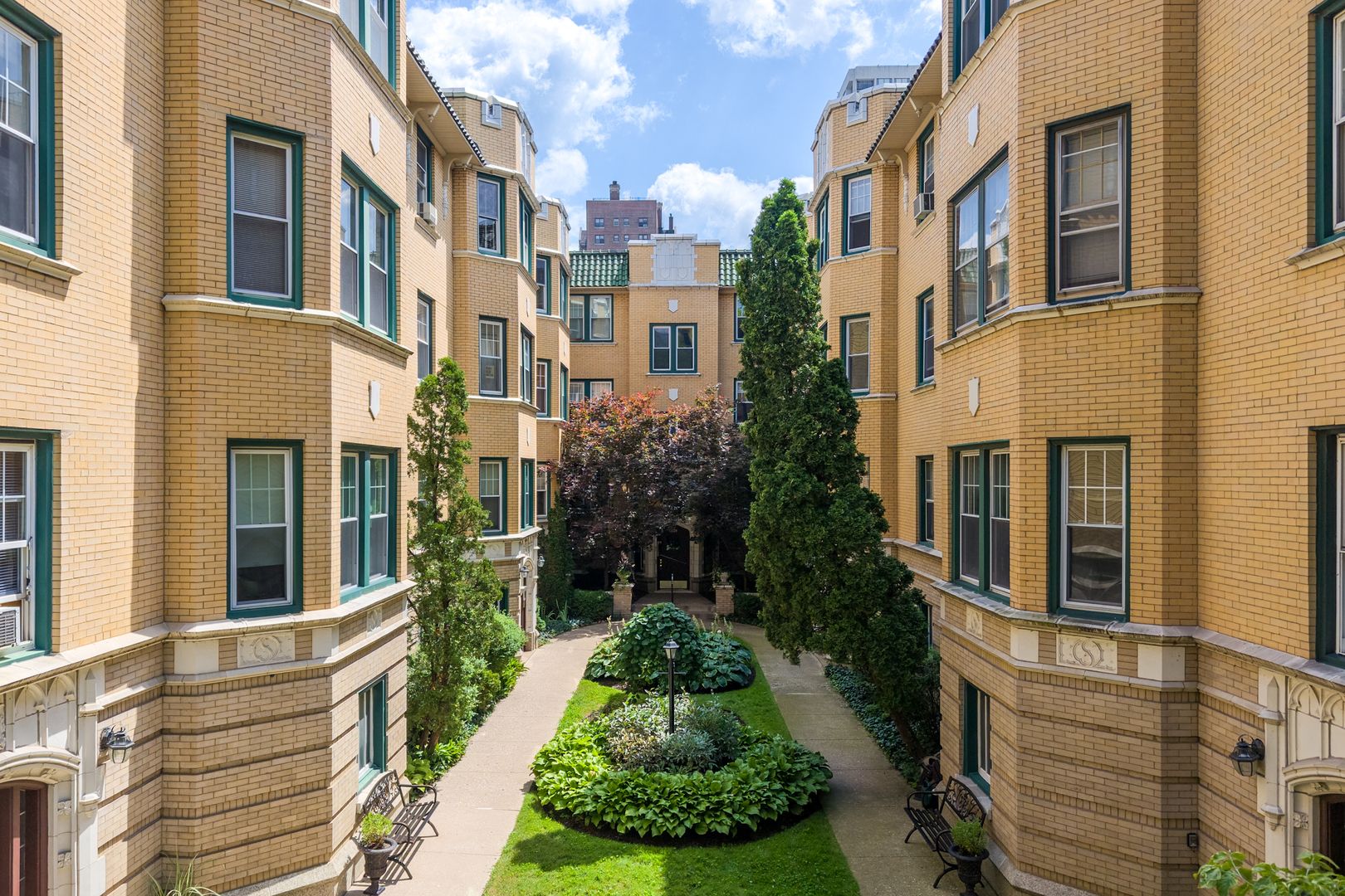 5515 N winthrop Avenue Unit: 2A