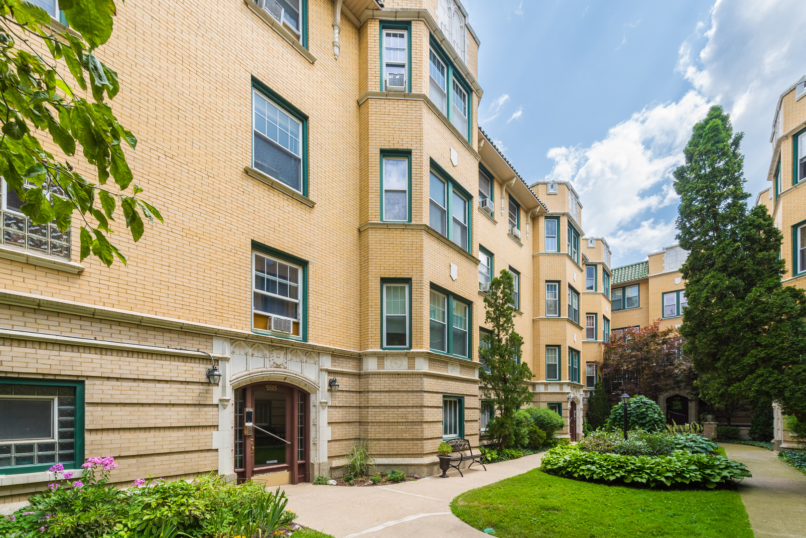 5515 N winthrop Avenue Unit: 2A