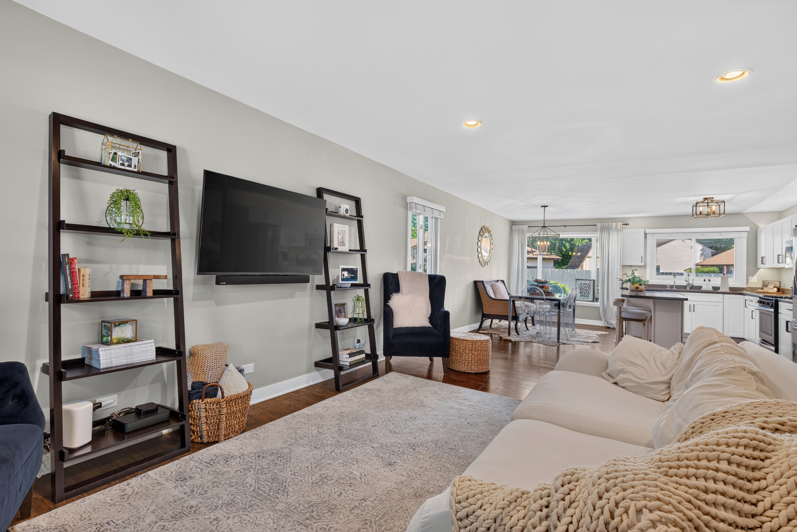 30W253 Bedford Lane