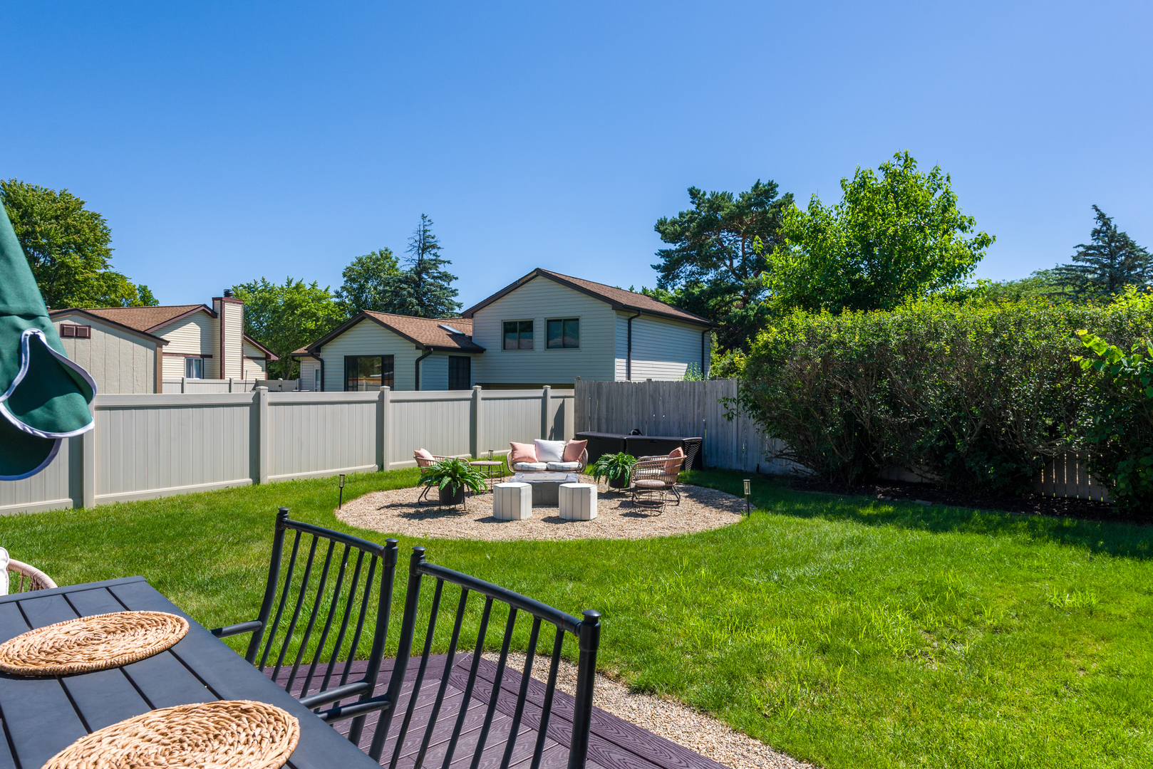 30W253 Bedford Lane