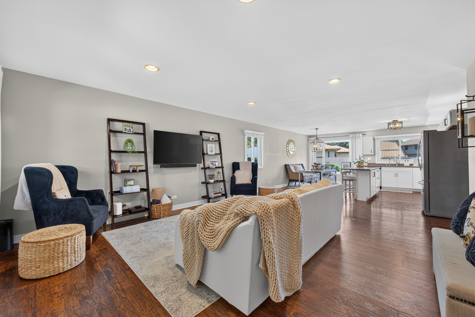 30W253 Bedford Lane