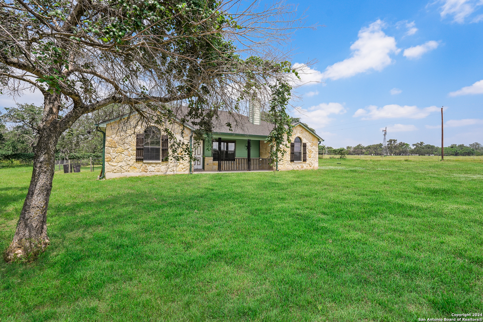 66 Sir David Ln