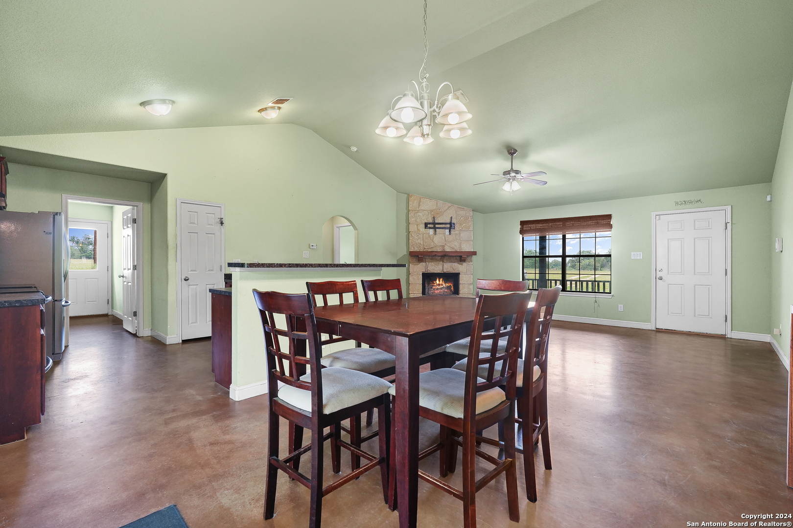 66 Sir David Ln