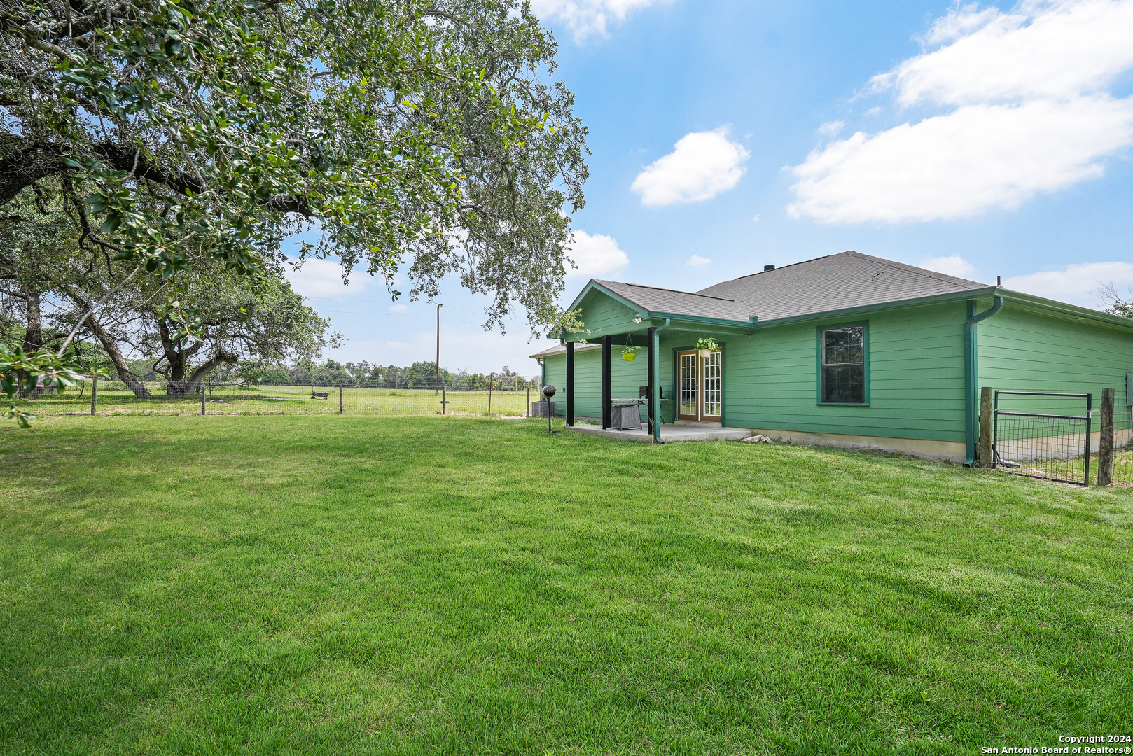 66 Sir David Ln