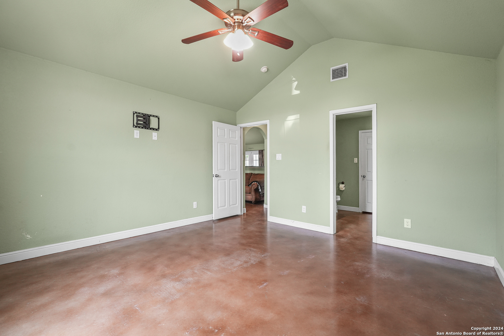 66 Sir David Ln