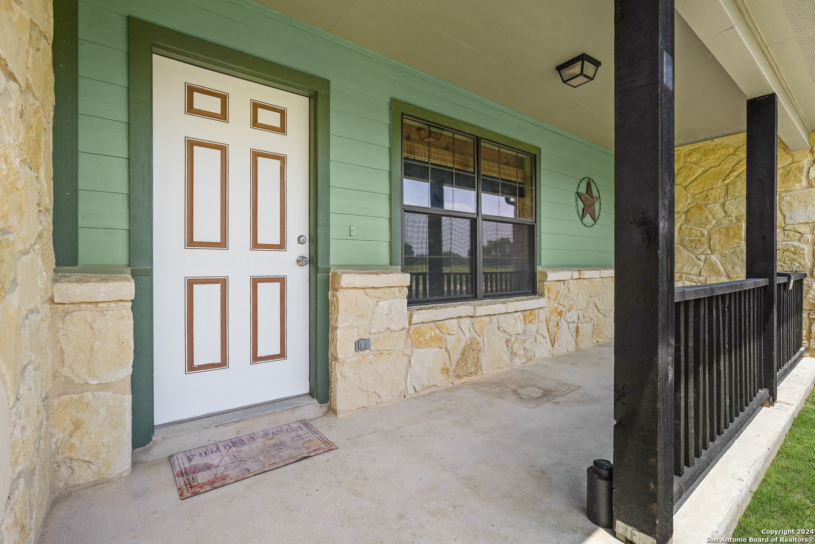 66 Sir David Ln