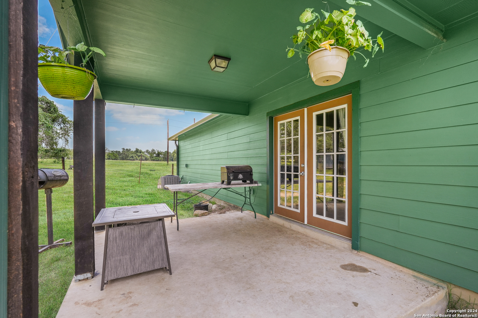 66 Sir David Ln