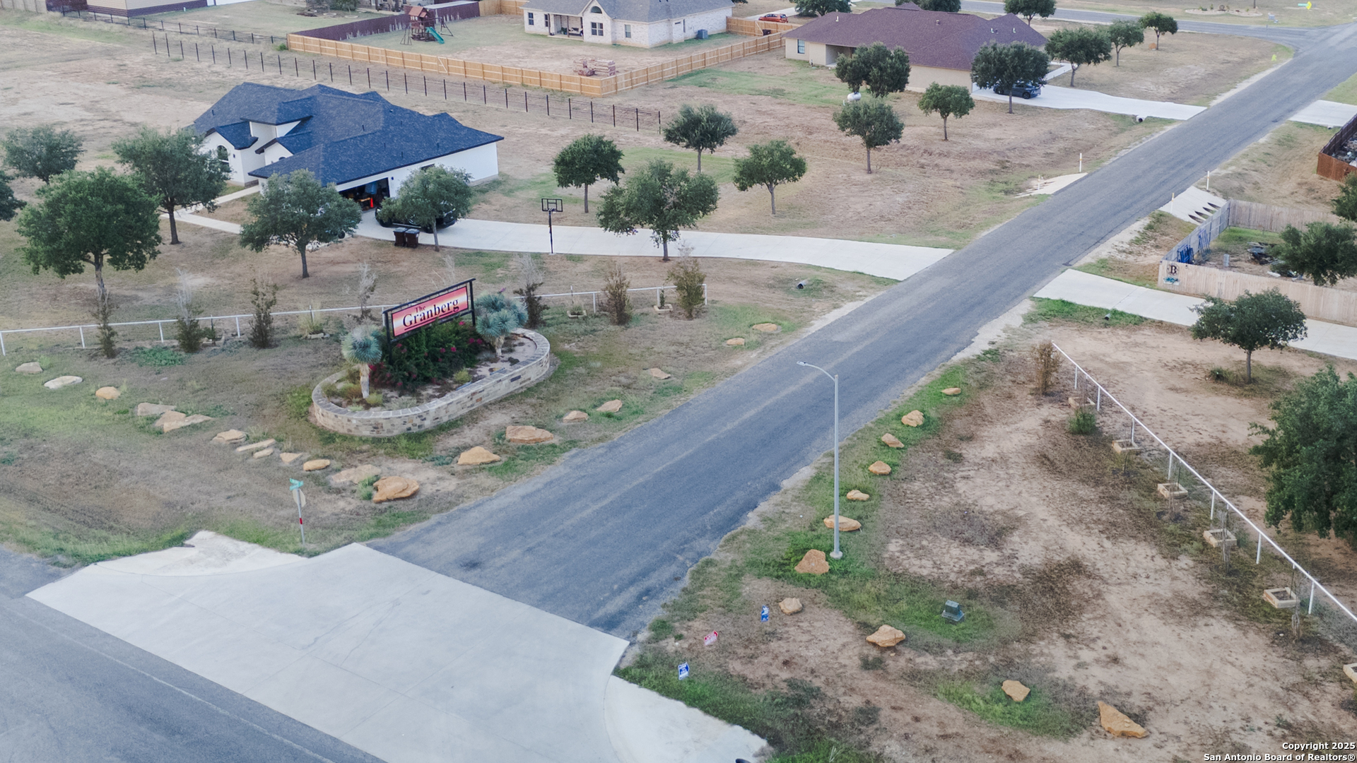 193 E MEDIUM MEADOW DR