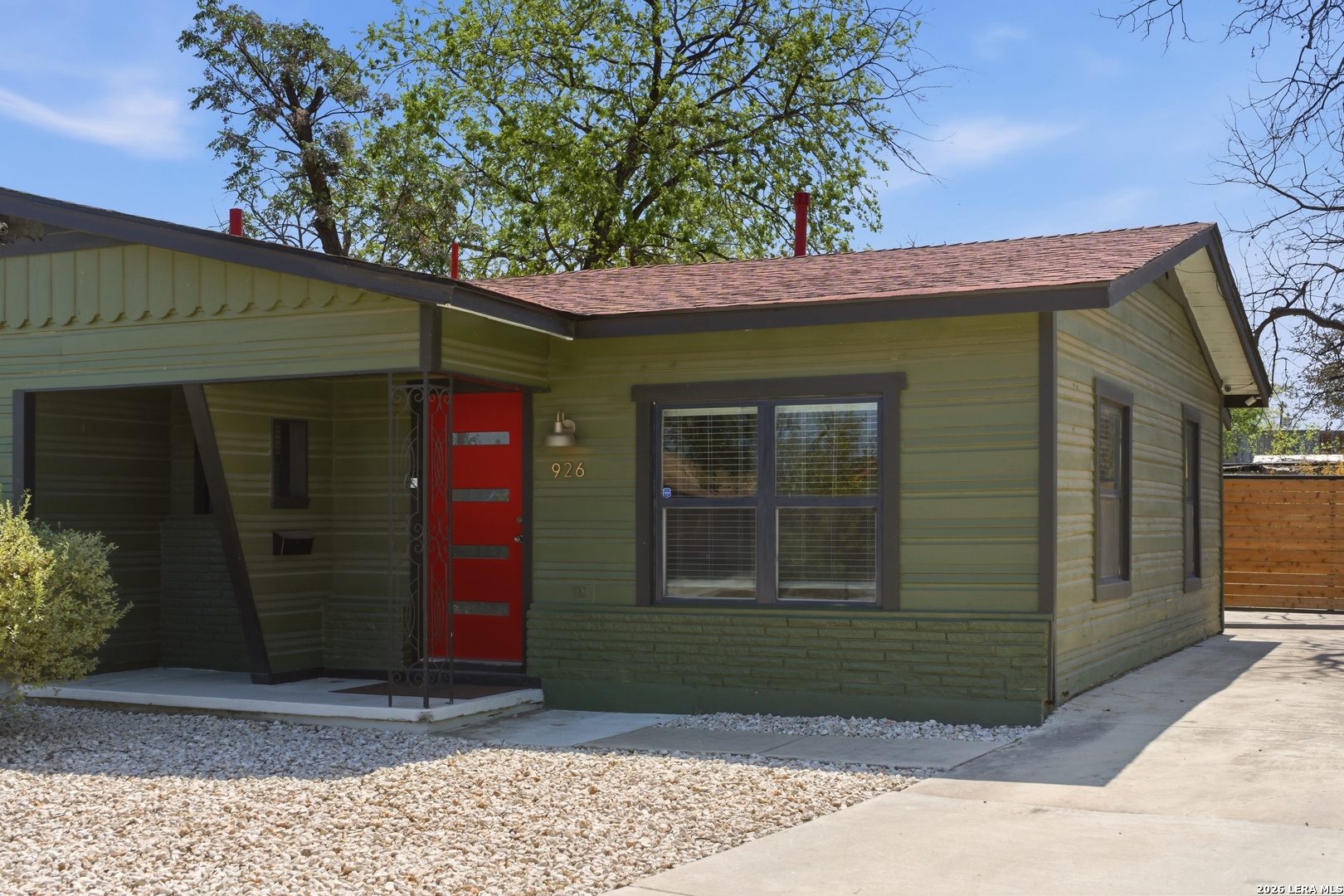 926 Lamar