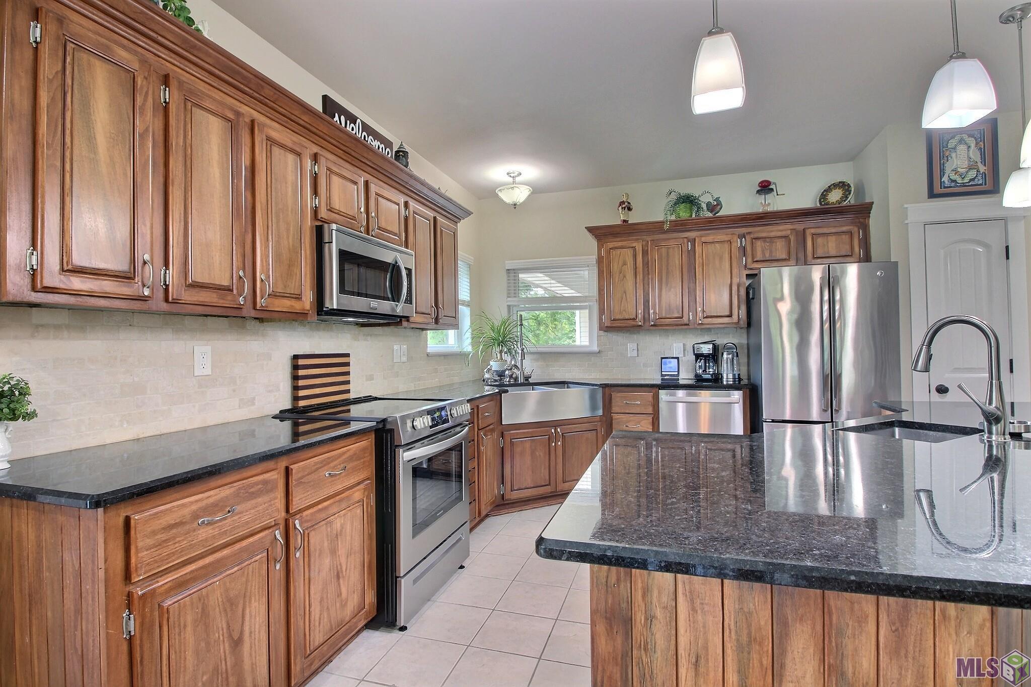 22041 Kristi Ln
