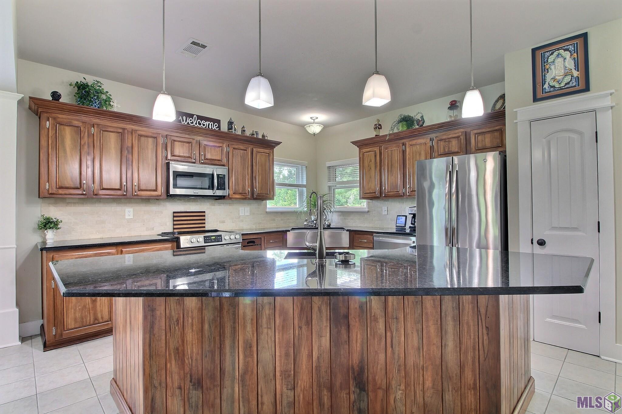 22041 Kristi Ln