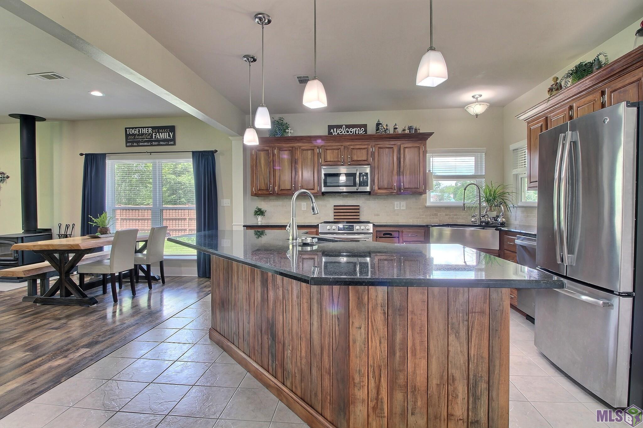 22041 Kristi Ln