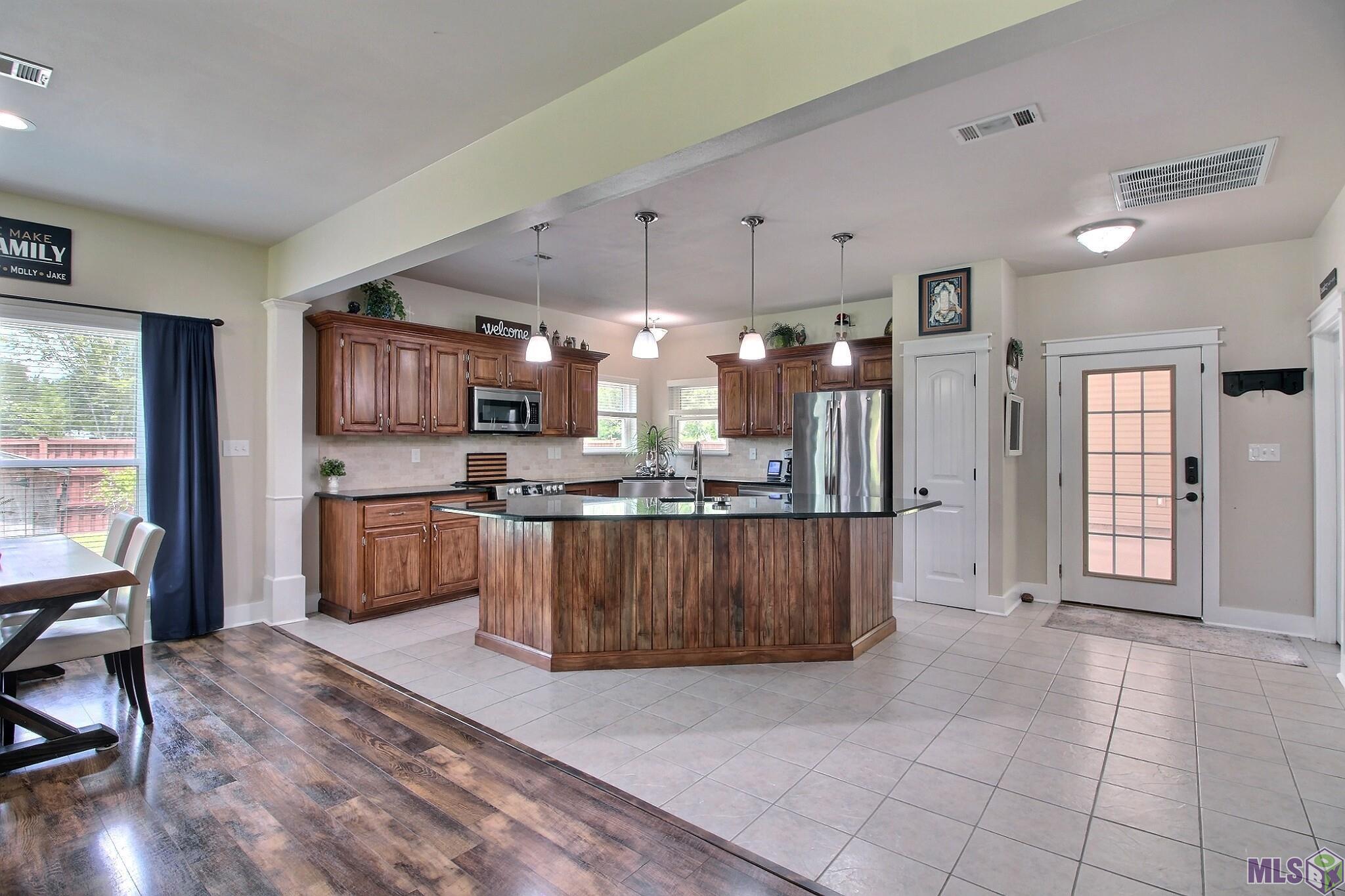 22041 Kristi Ln