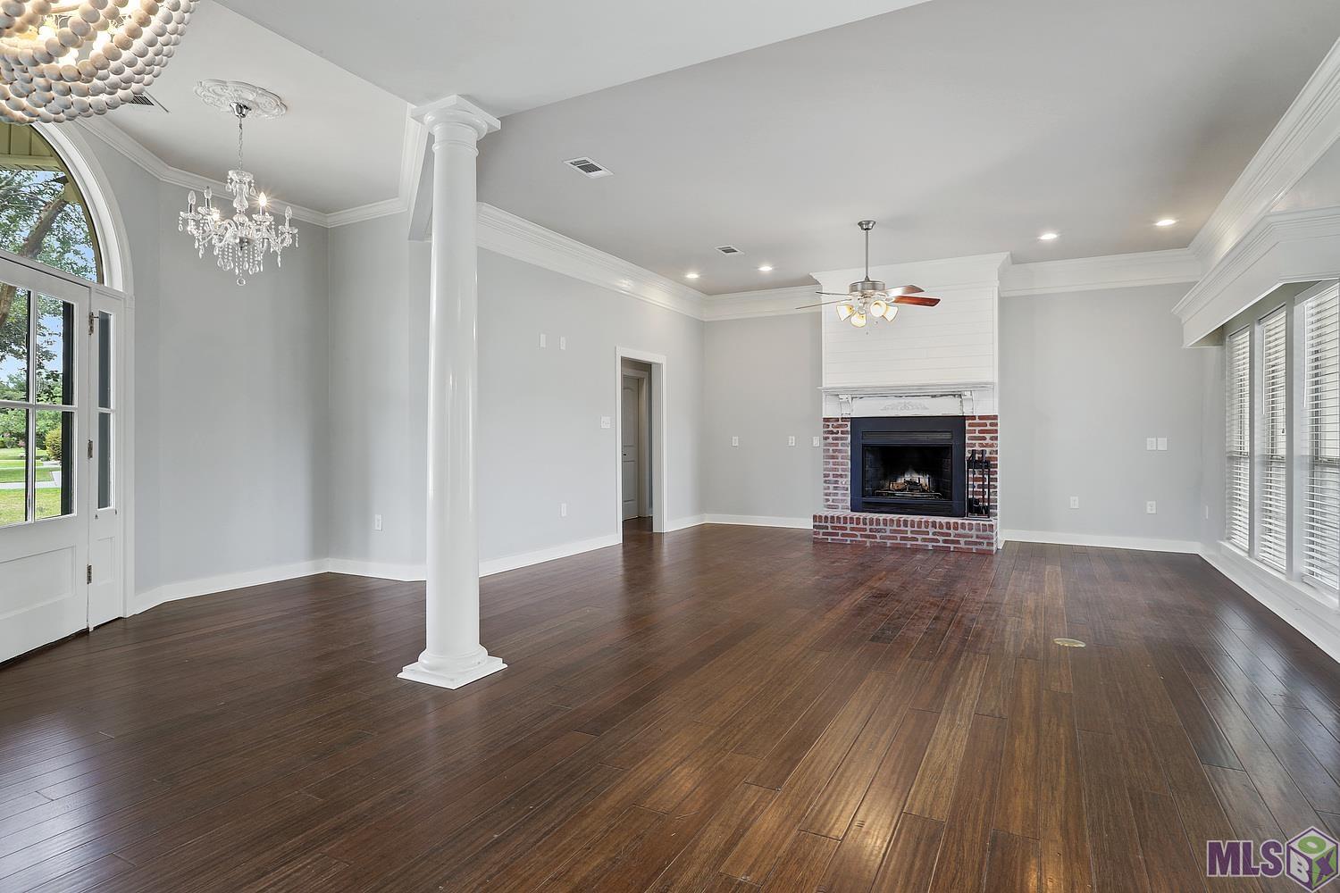 10238 Columbia Ave