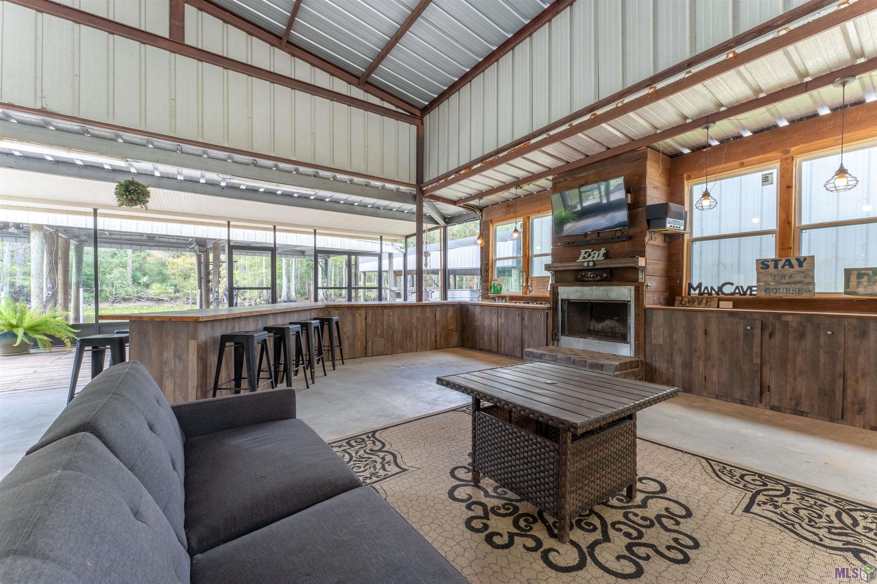 23328 Chene Blanc Ln