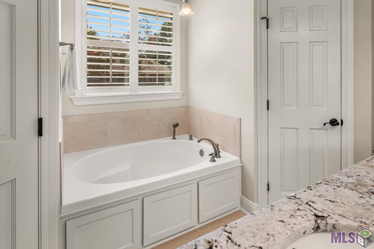 3137 Lockefield Dr