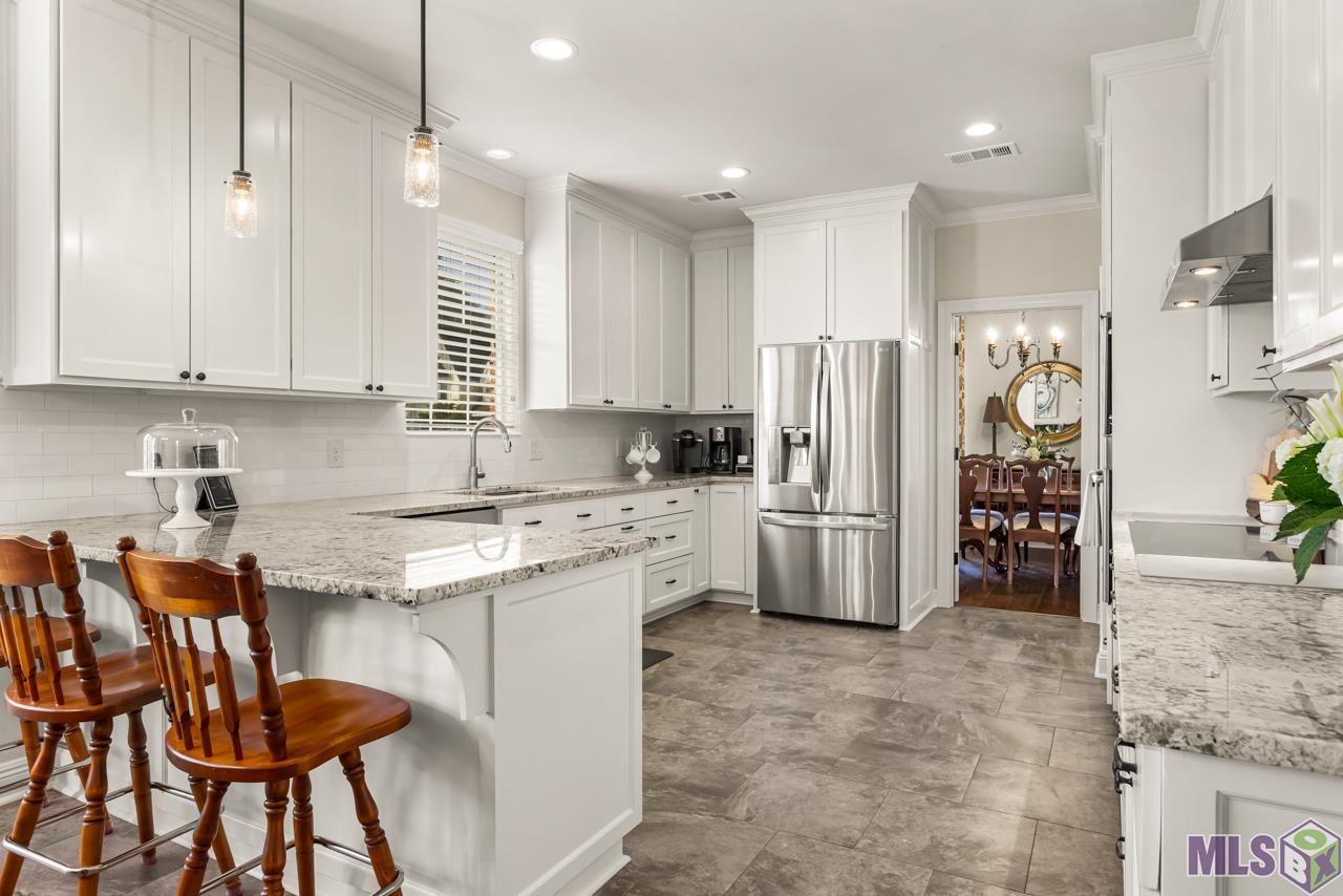 3137 Lockefield Dr