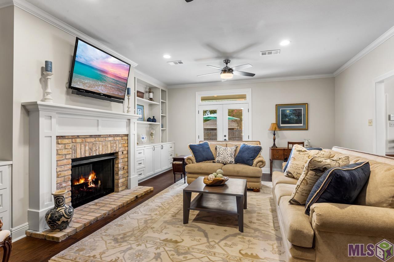 3137 Lockefield Dr