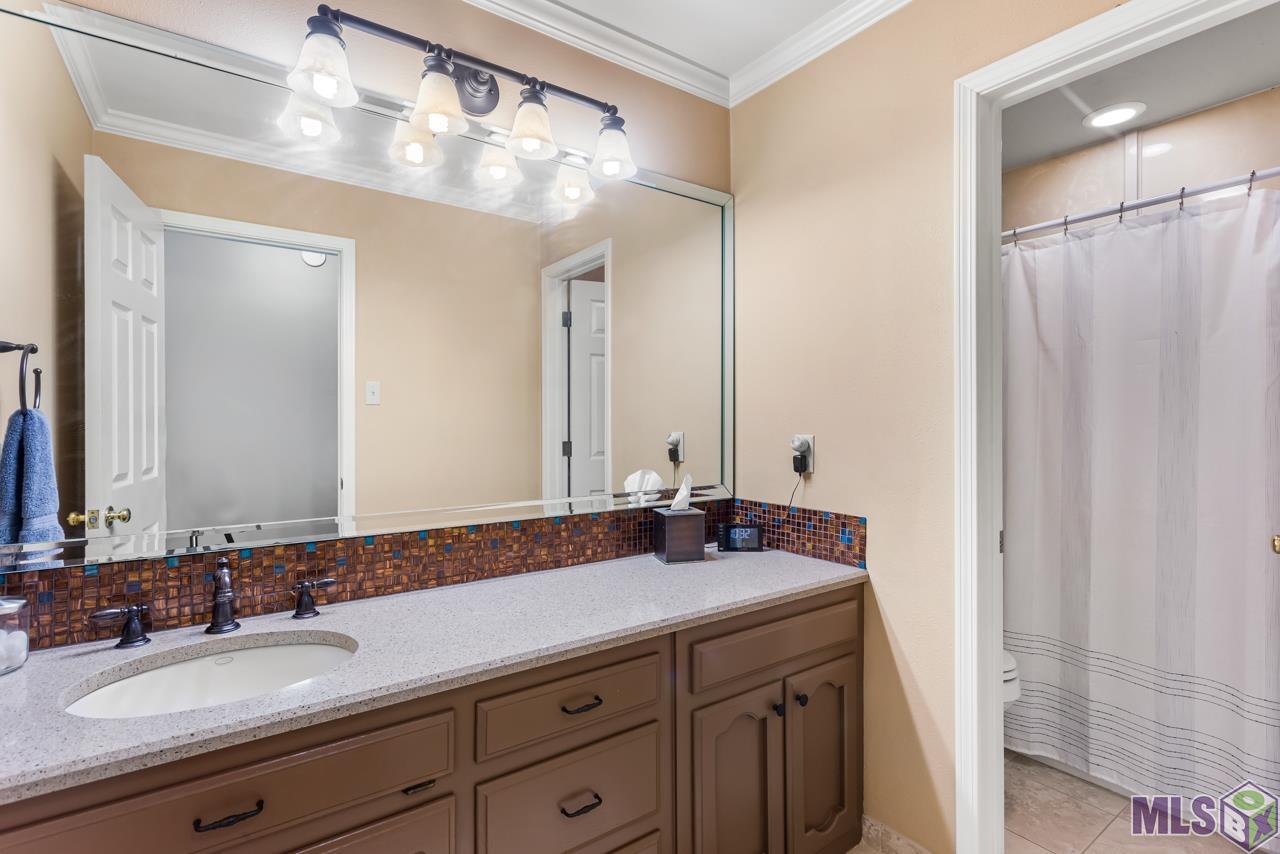 3137 Lockefield Dr