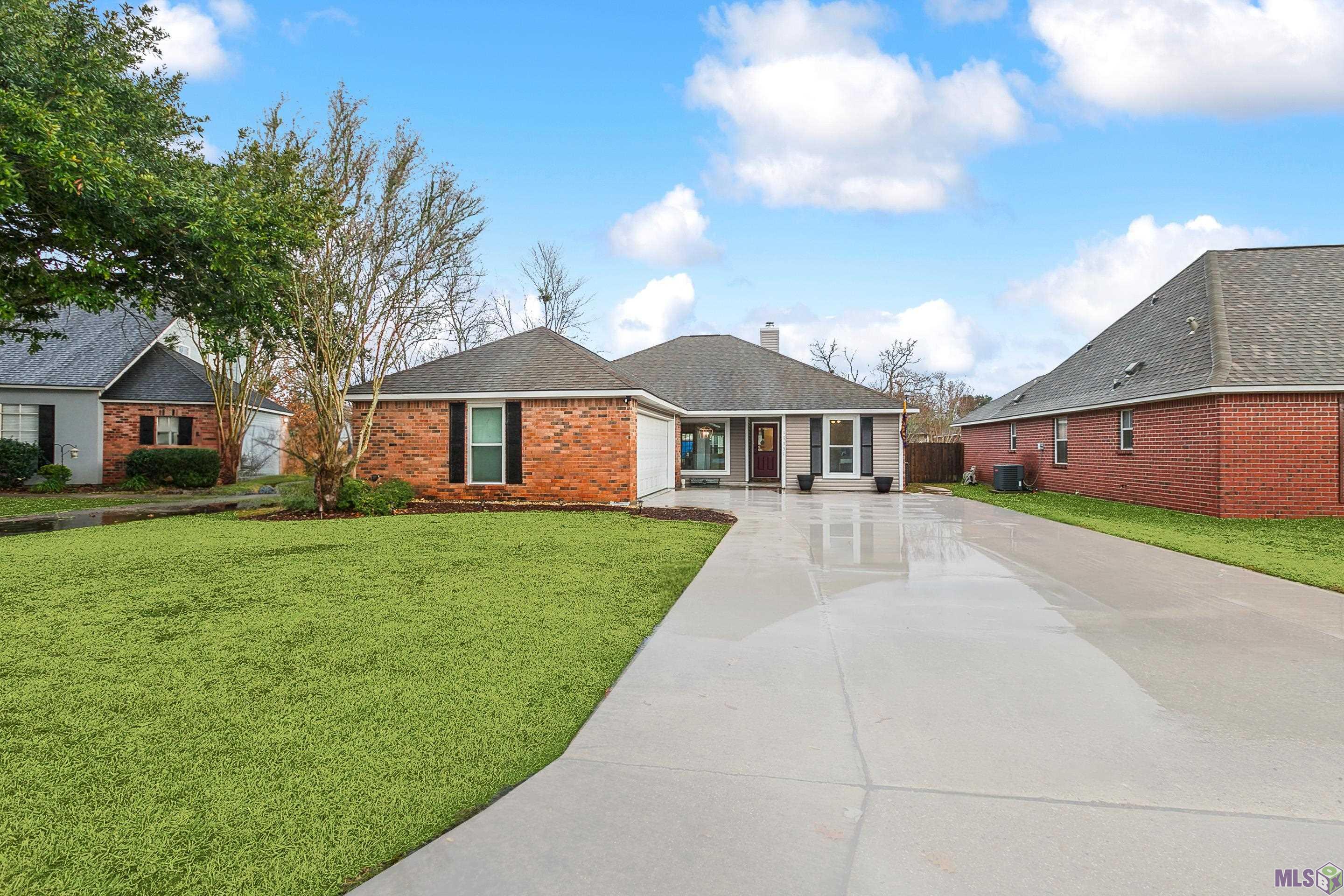 17331 Lake Iris Ave