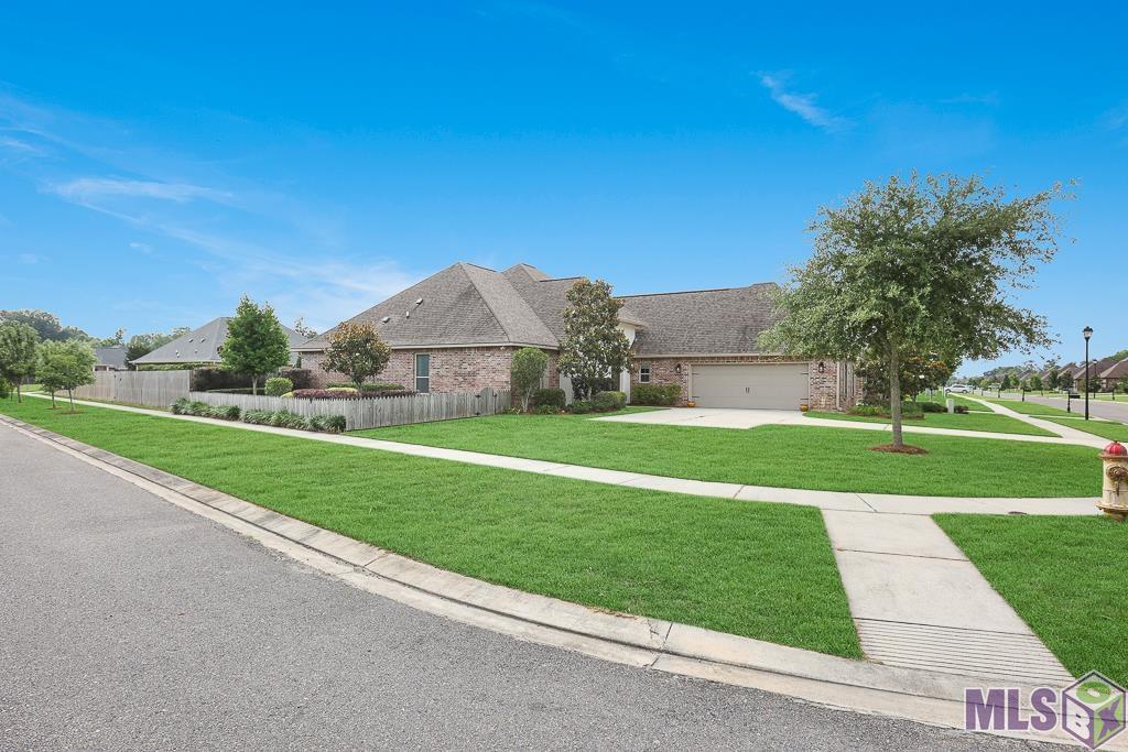 18252 Old Trail Dr