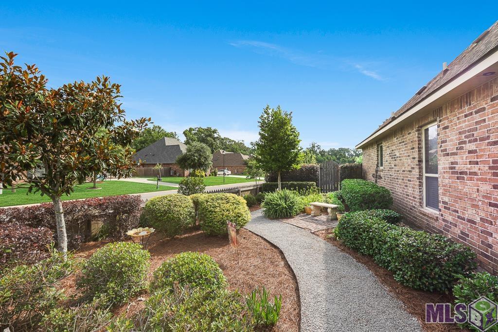 18252 Old Trail Dr